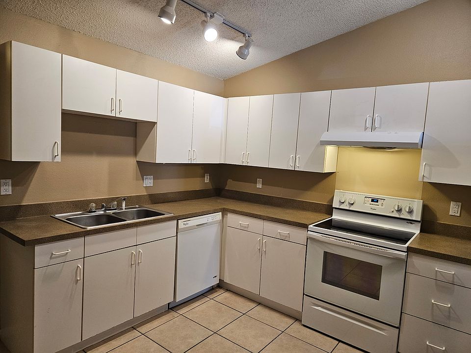 2nd image of 32 Lindsay Dr #B