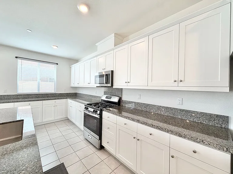 11596 S Crescent St — Photo 5