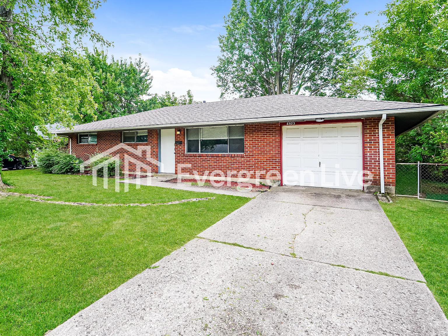 3 bed, 2.0 bath, 1068 sqft, $1,745 — Photo 2