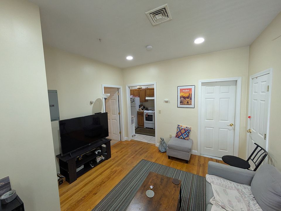 1st image of 460 Green St