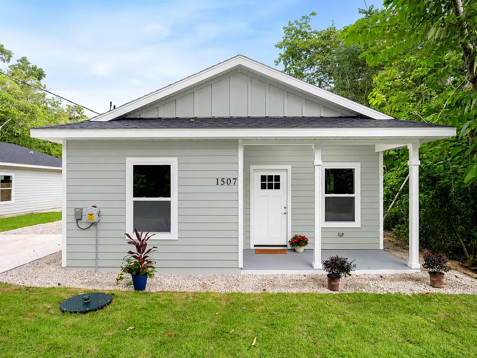1507 NE 6th Pl