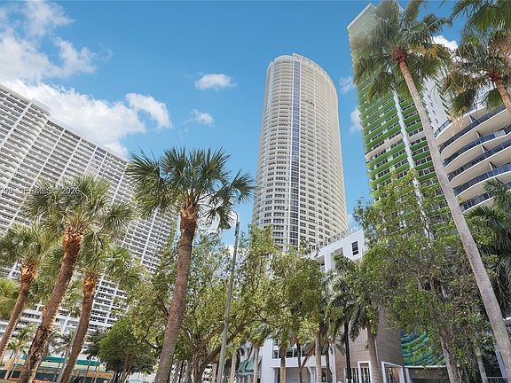 2nd image of 1750 N Bayshore Dr #2805