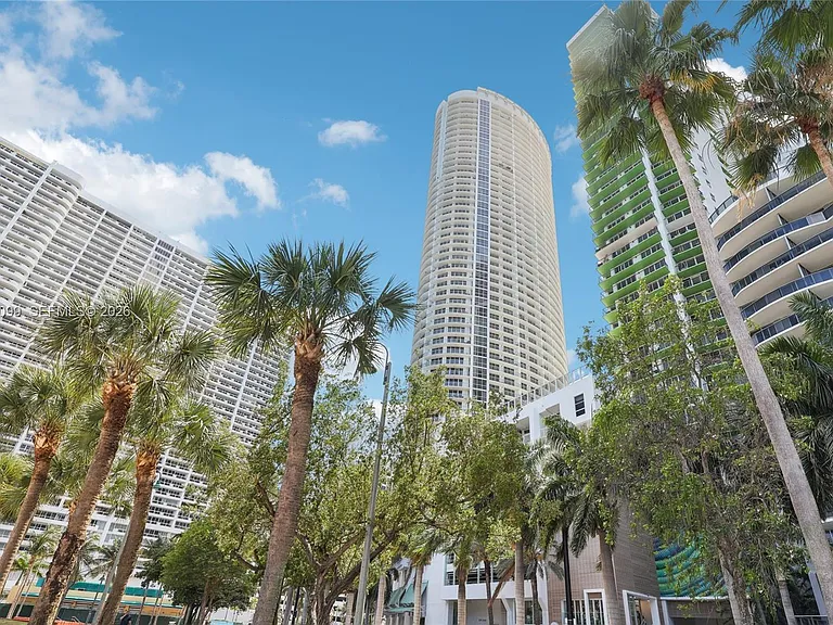 1750 N Bayshore Dr #2805 — Photo 2