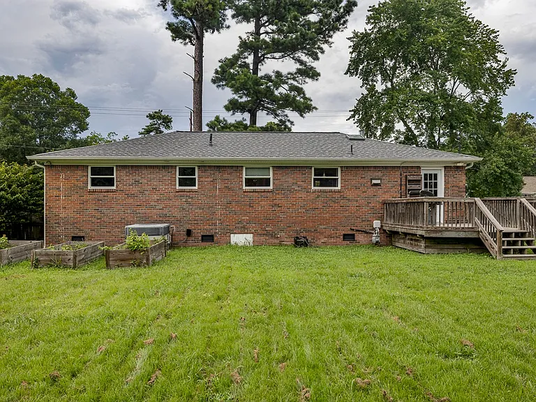 1104 Washington Dr — Photo 31