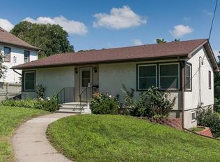 160 29th Ave SW, Cedar Rapids, IA 52404