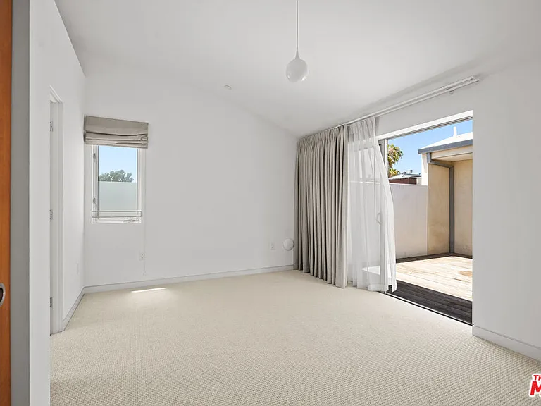 1217 Cabrillo Ave — Photo 43