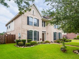 3826 Houston Lake Dr, Pearland, TX 77581