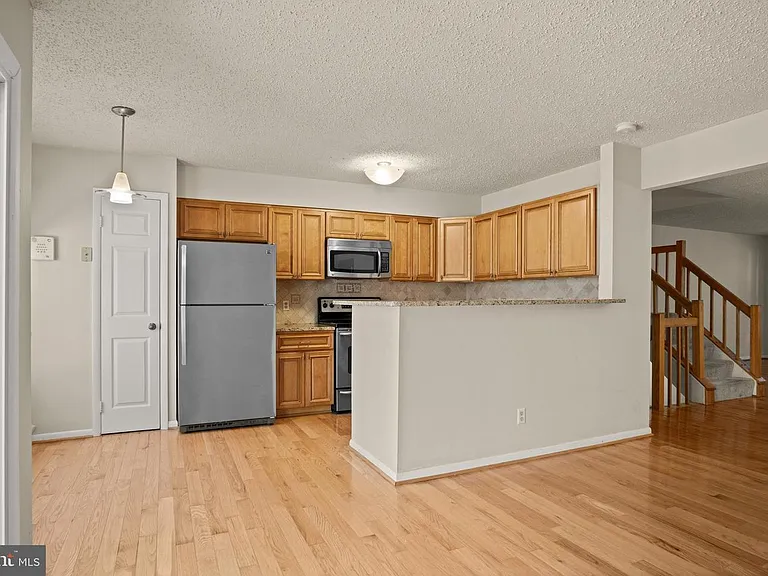 1602 Oak Spring Way — Photo 8