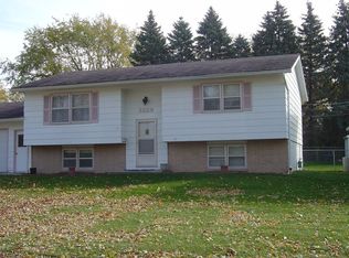 3229 Santa Maria Dr, Waterloo, IA 50702