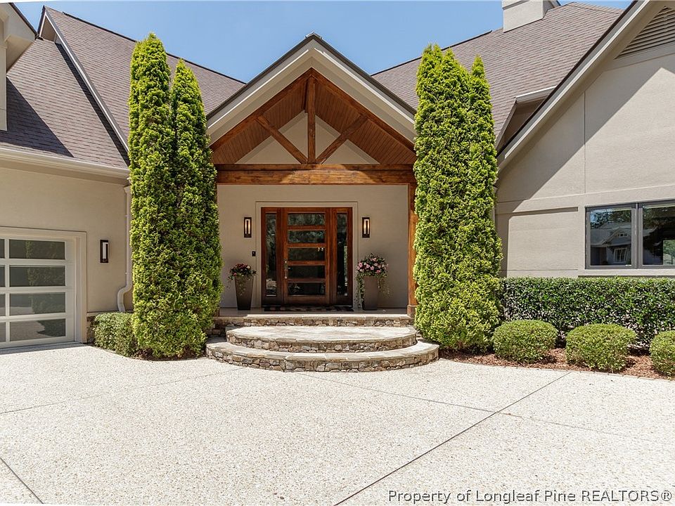 1st image of 125 Belfair Ct