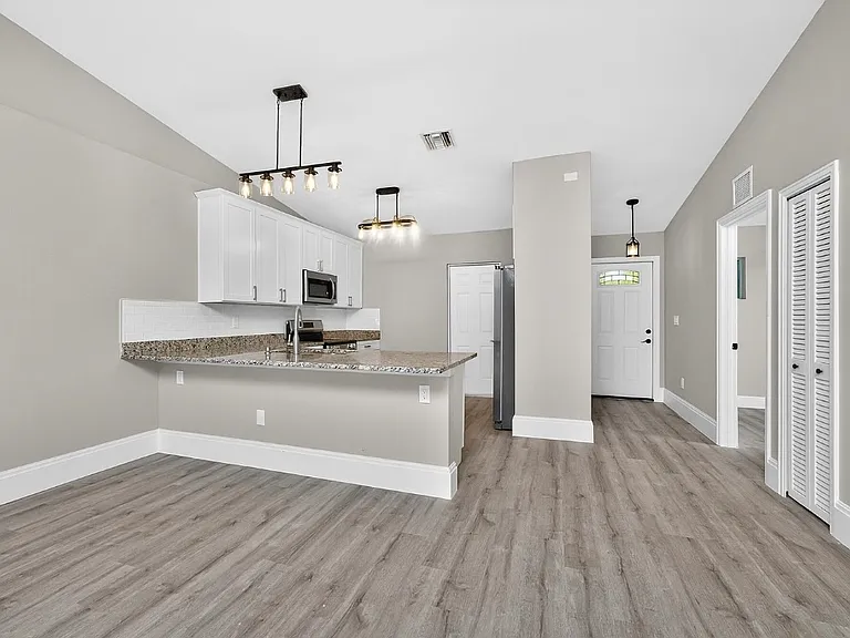 2090 Como St #2090 — Photo 10