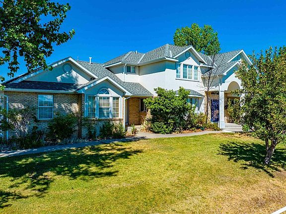 2nd image of 212 Meadowlark Lane