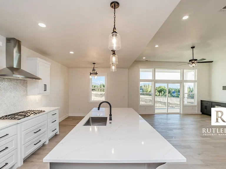 3282 Sky Way — Photo 8