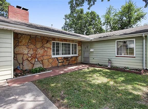2nd image of 4420 NE 56th St