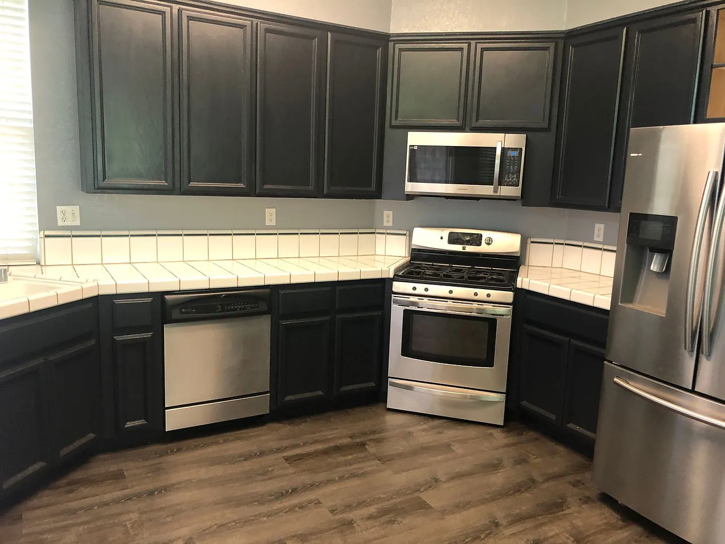 Adorable 3/2 Single Story Elk Grove Home (Please read ENTIRE ad for viewings) — Photo 3