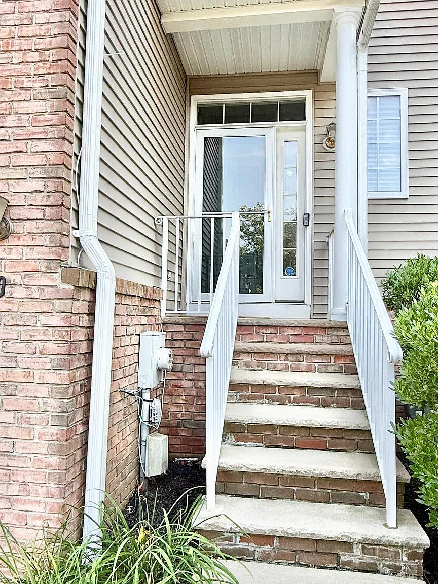 2 bed, 2.5 bath, 2070 sqft, $3,800 — Photo 2
