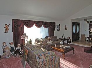 2742 Canterbury Dr, Santa Rosa, CA 95405