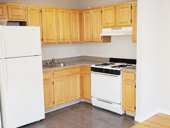 5th image of 621 Marcy Ave APT 3