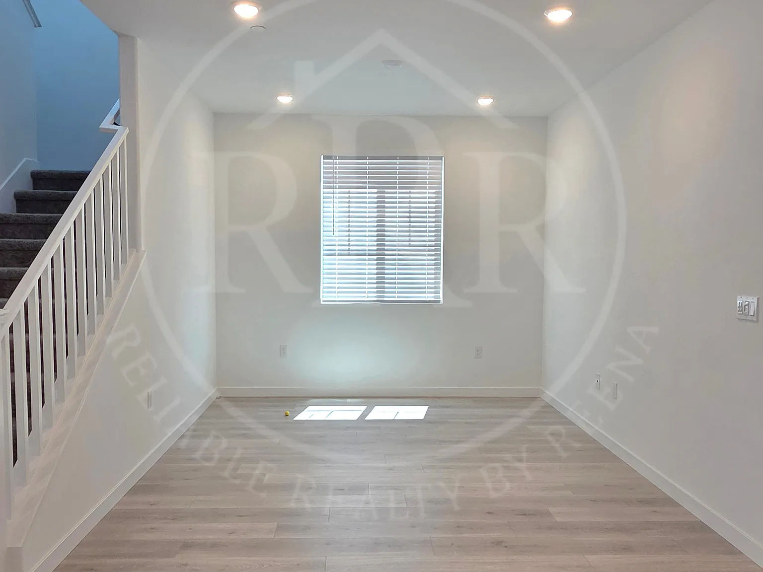 5 bed, 3200 sqft, $3,900 — Photo 2