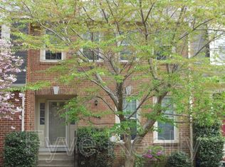 3166 Borge St, Oakton, VA 22124