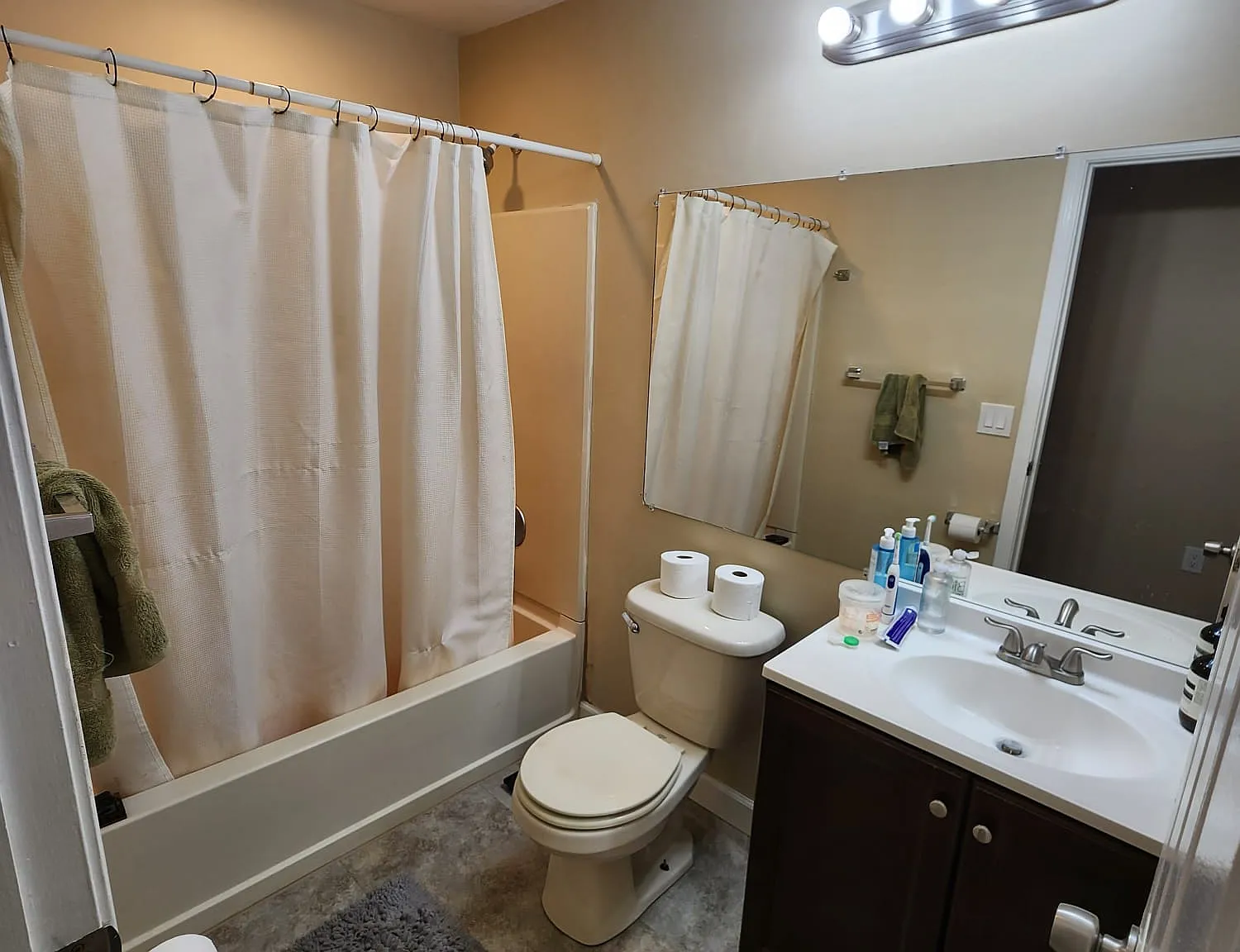 12 Colgate Drive (P2 | T1 Premier) - 4 - Upstairs Standard Corner — Photo 4
