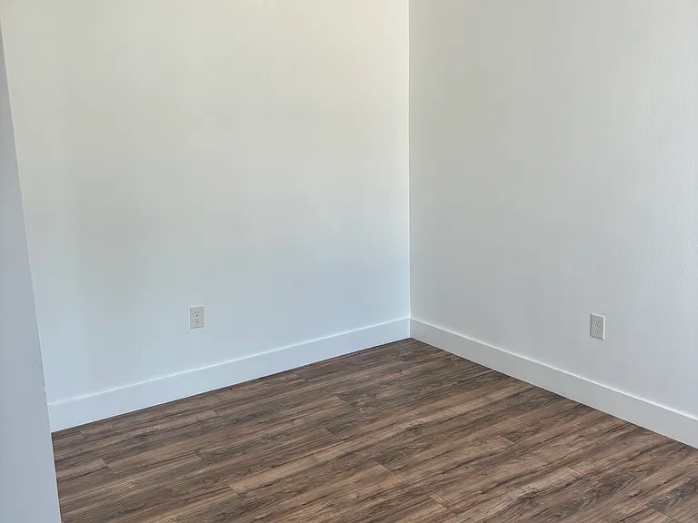 3411 1/2 Altura St — Photo 7