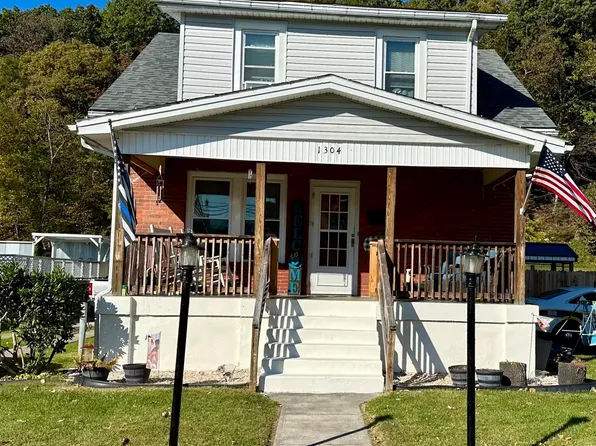 1304 W Jackson St, Covington, VA 24426
