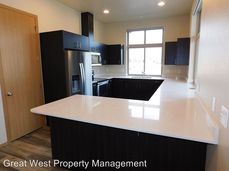 1st image of 5915 Lake Grove St SW #101