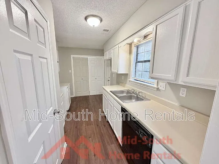 6001 Cedarcrest Ct — Photo 5
