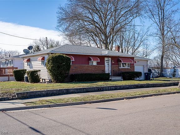 3rd image of 1876 Harding Ave