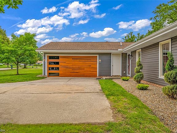 4th image of 986 Sugarmaple Ln