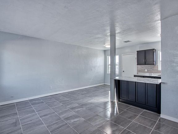 2nd image of 5016 Mount Vernon Ct