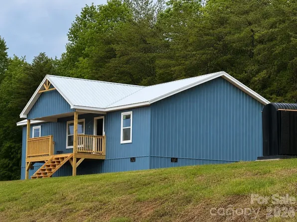 2020 Bailey Dr, Hickory, NC 28601
