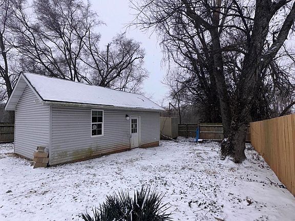 2nd image of 1105 S Overhill Avenue