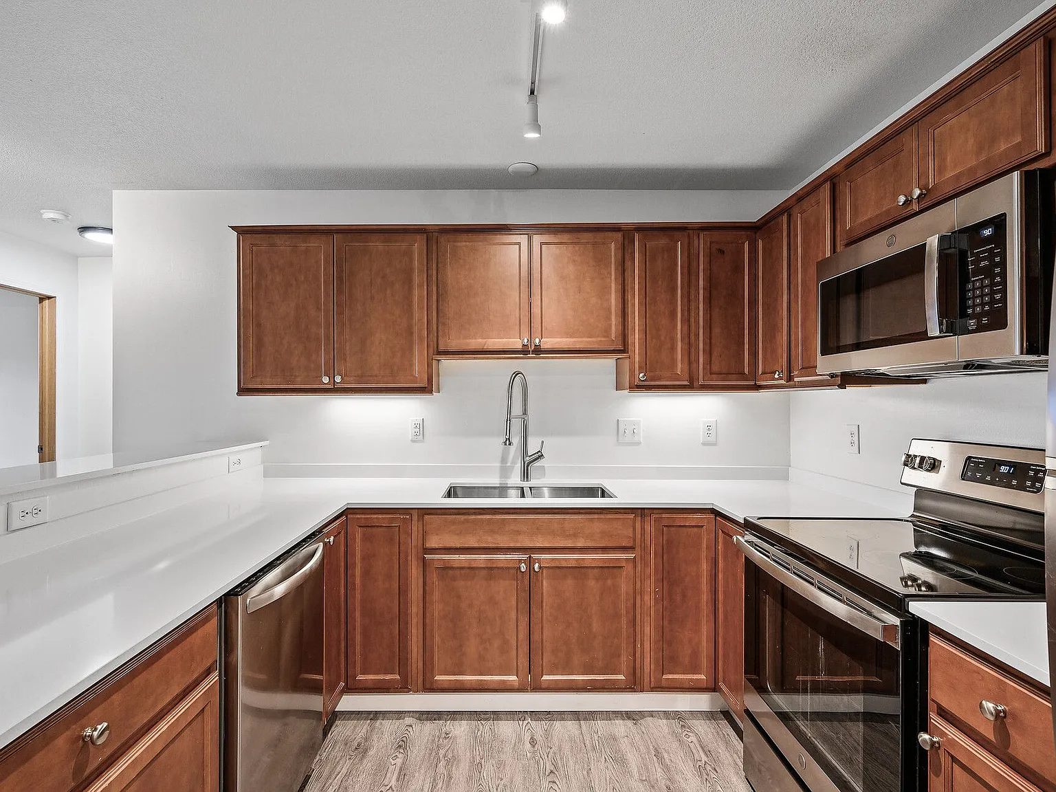 Wedgewood Apartments — Photo 4