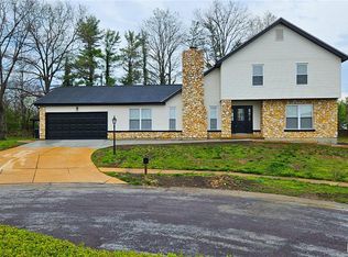 5039 Amber Place Dr, Saint Louis, MO 63128