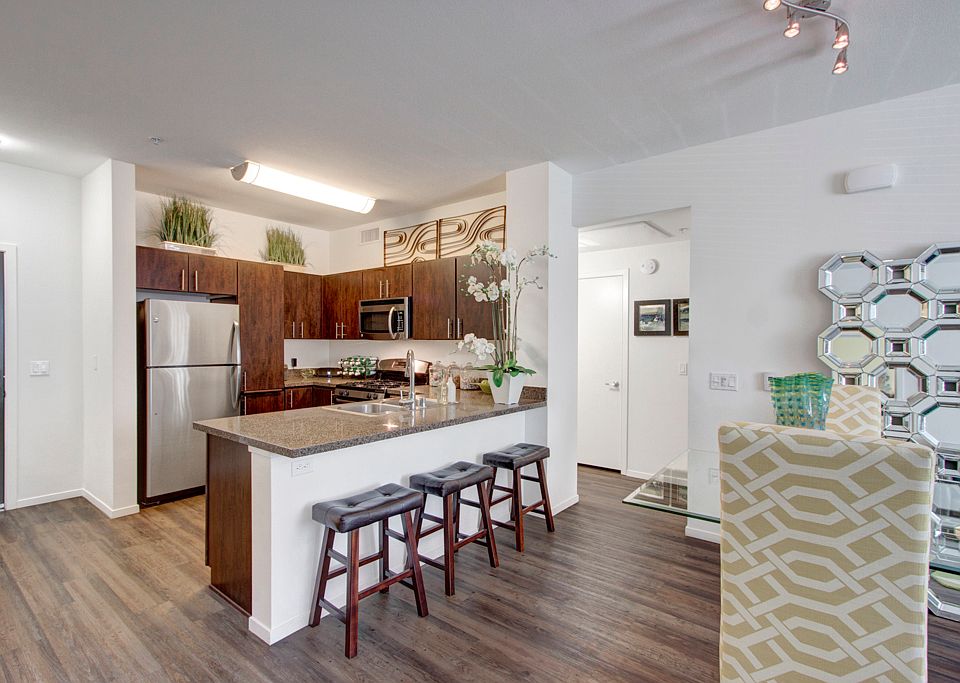 Perfect Entertainers Kitchen and Dining Room