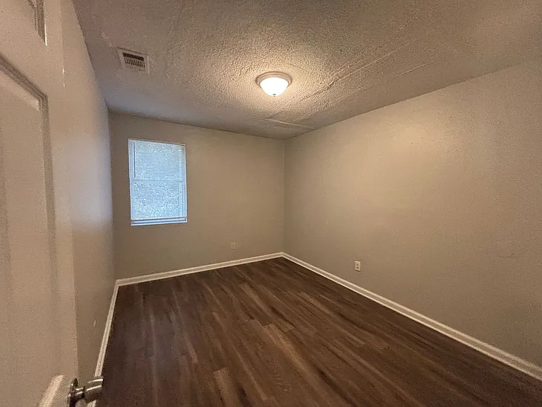 1425 Todds Creek Cv — Photo 8