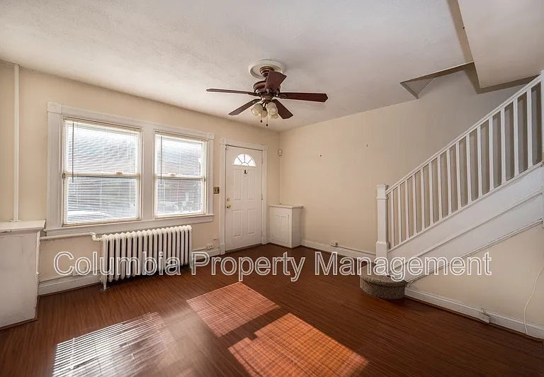 1159 3rd St NE — Photo 3