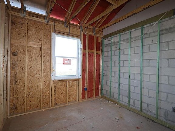 2nd image of 406 Lady Palm St