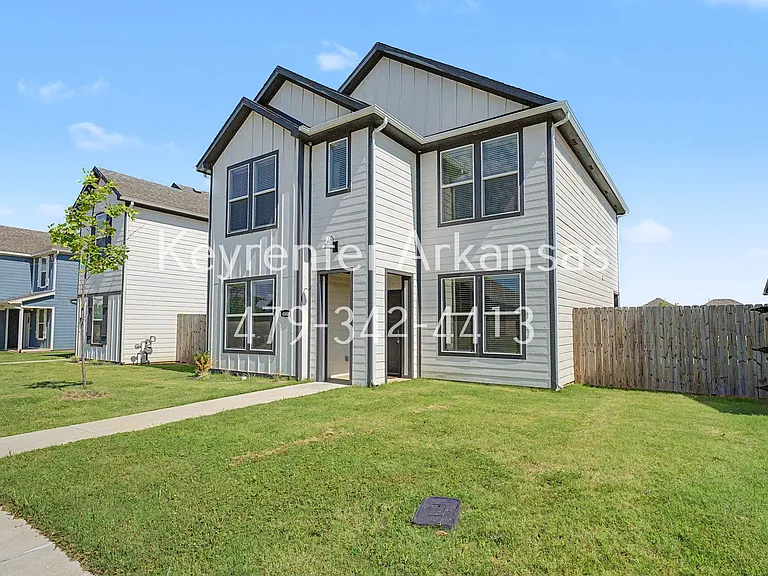 4808 Planetree St — Photo 2