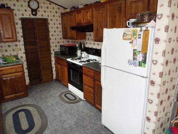 3rd image of 180 Coleman Ln