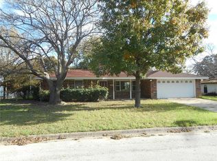 1401 Raborn St, Bowie, TX 76230