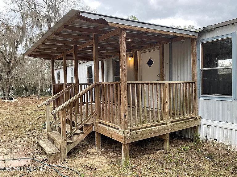 220 Mirror Lake Dr — Photo 3