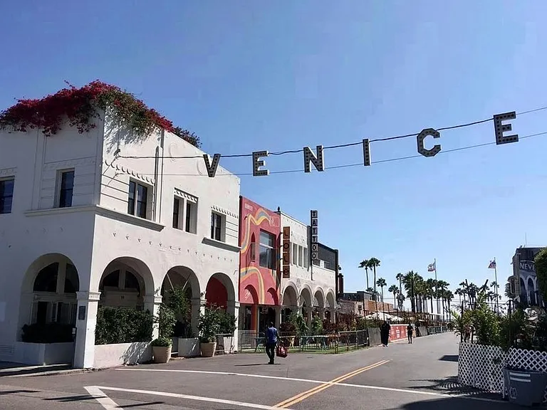 2504 Pacific Ave — Photo 25