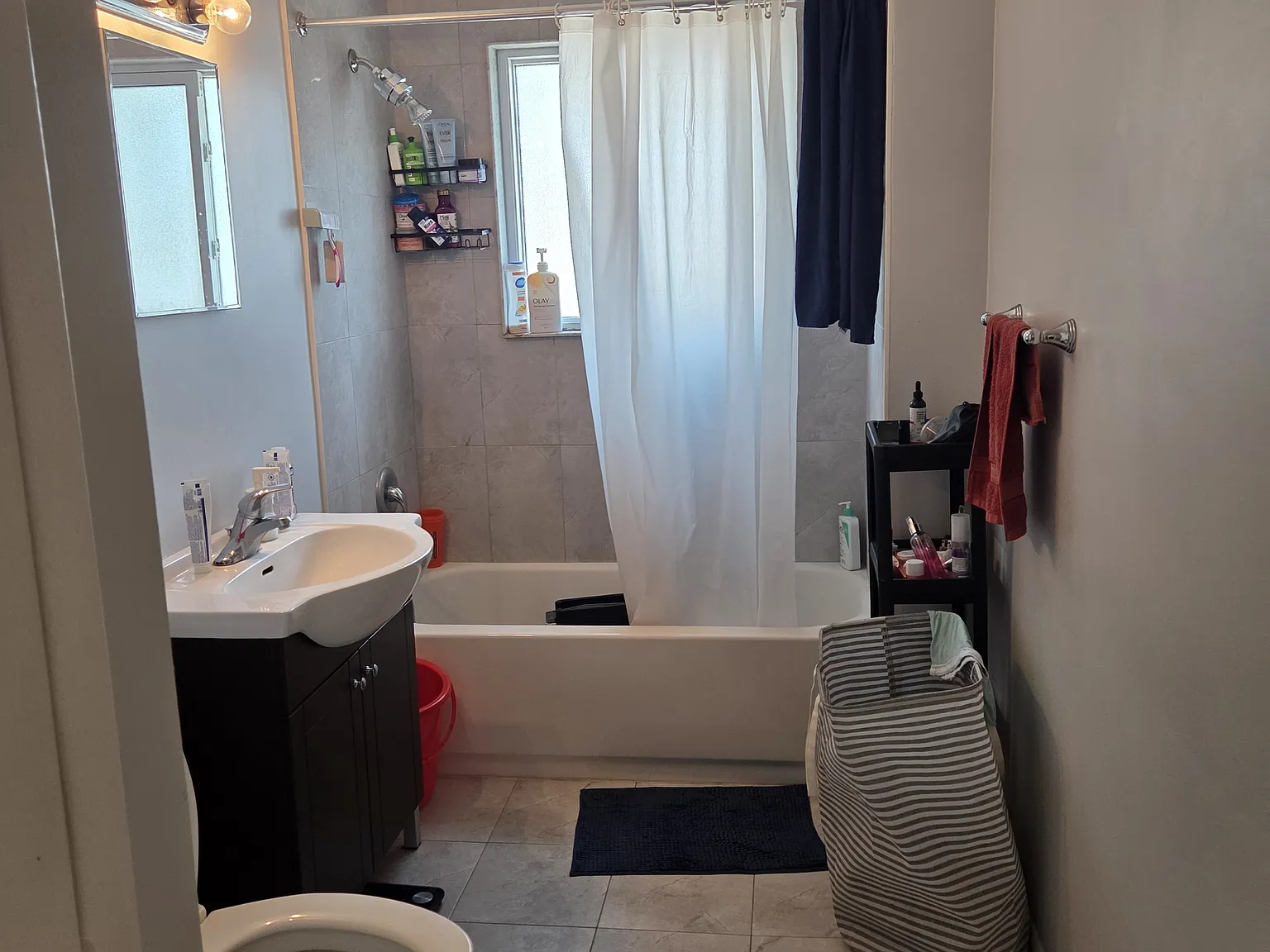 2 bed, 650 sqft, $1,900 — Photo 2
