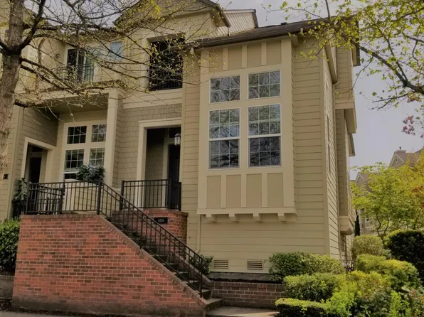 6588 NE Rosebay Dr, Hillsboro, OR 97124