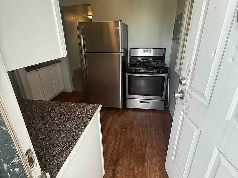 1308 Hanford Ave — Photo 4
