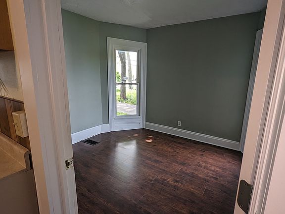4th image of 661 E Main St #A