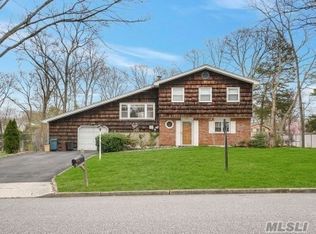 43 Gaymor Rd, Hauppauge, NY 11788